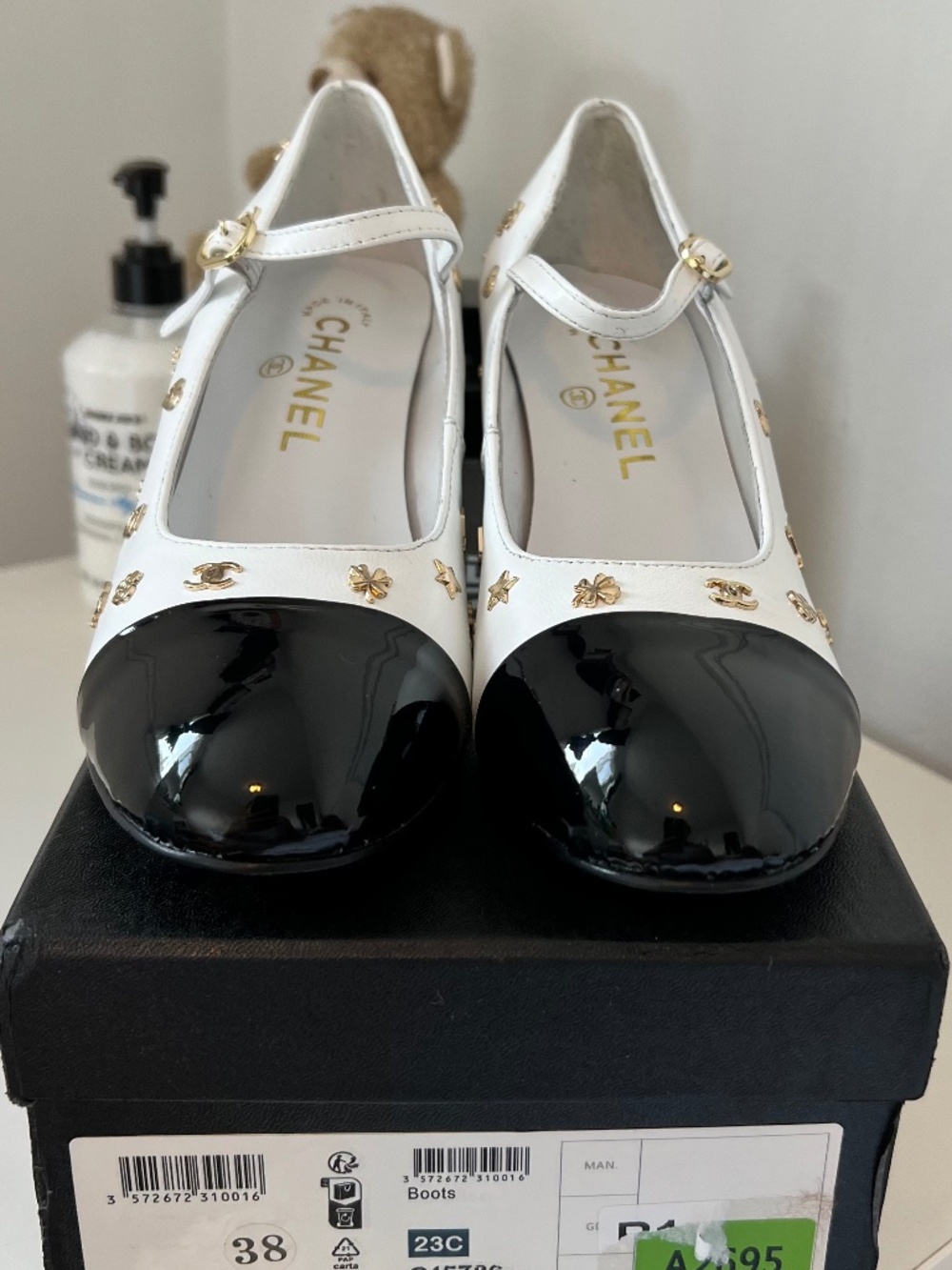 Chanel Patent Cap Toe Charms Mary Jane Pumps SZ 38 - Picture 3 of 10